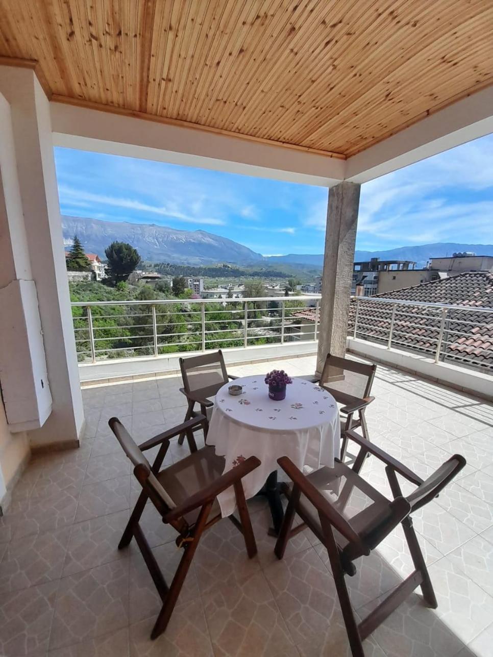 George's Gjirokastër
