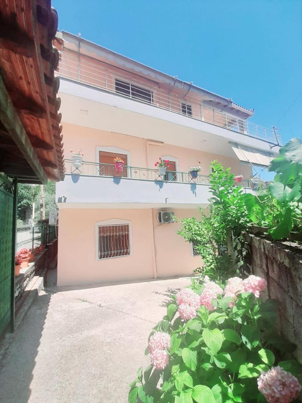 George's Gjirokastër